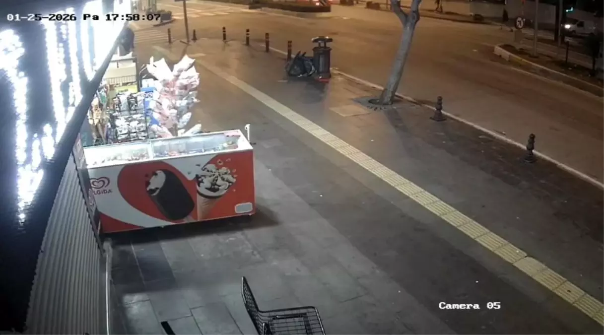 Manavgat'ta motosikletin çarptığı yaya ağır yaralandı