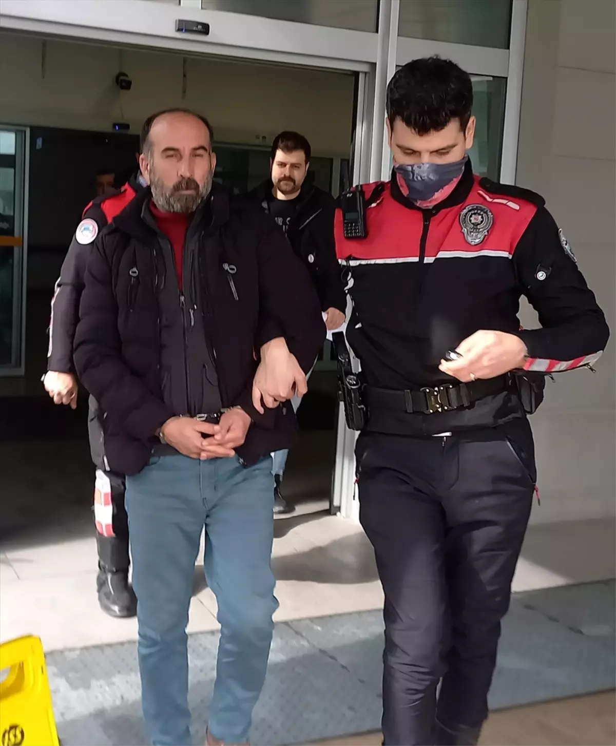 Manisa'da ayrı yaşadığı eşi tarafından tabancayla vurulan kadın öldü