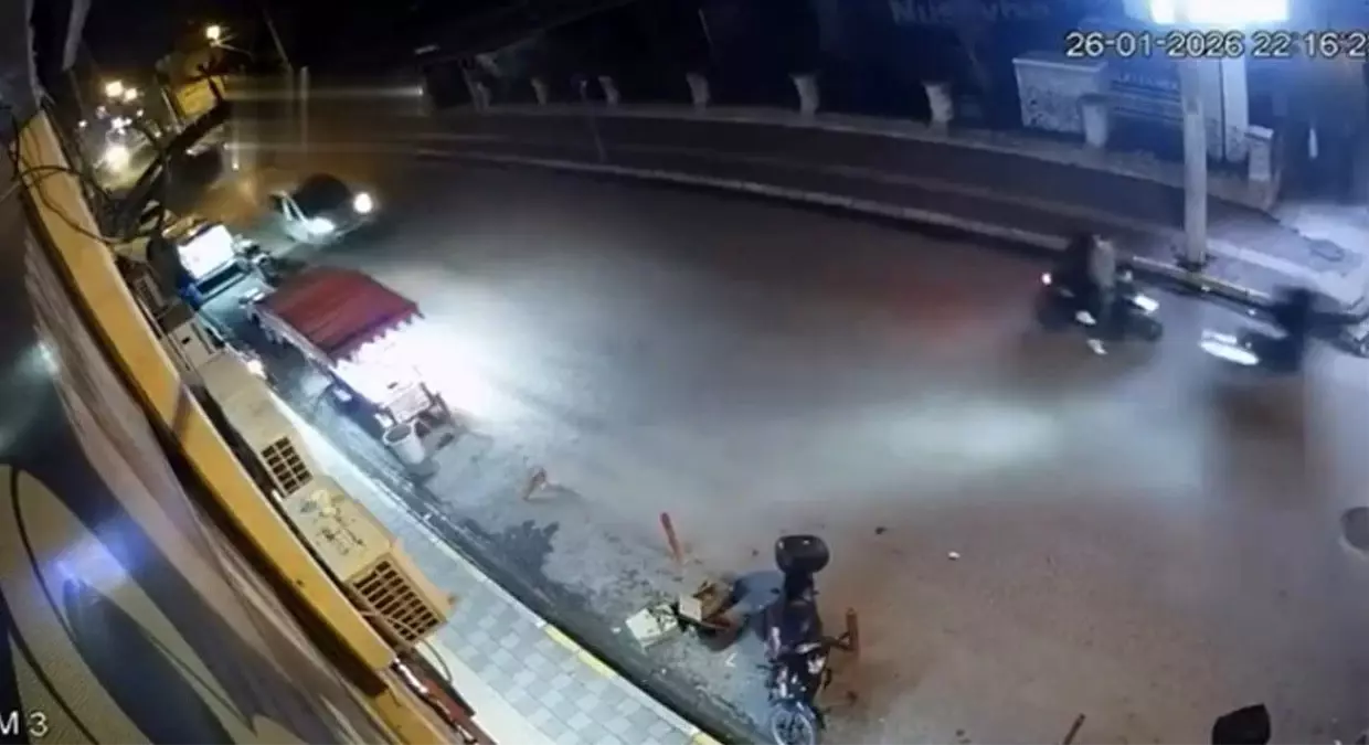 Mardin'de motosikletlerin çarpıştığı kaza güvenlik kamerasına yansıdı