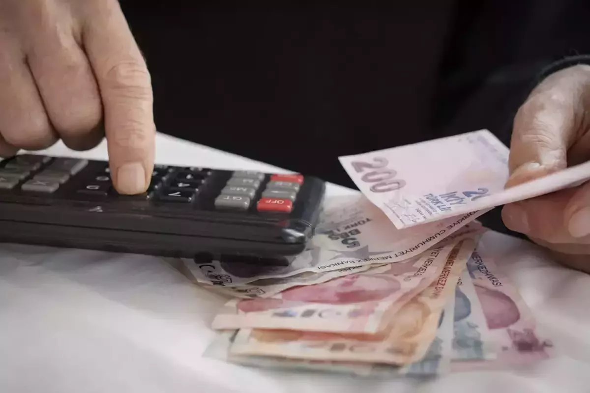 Masadaki rakam netleşti! İşte emekliye verilecek bayram ikramiyesi