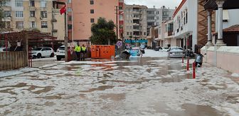 Mersin Silifke'de sağanak ve dolu etkili oluyor