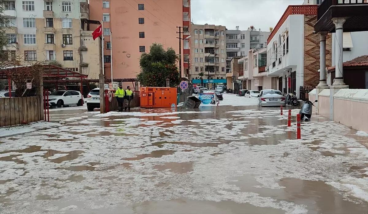 Mersin Silifke'de sağanak ve dolu etkili oluyor