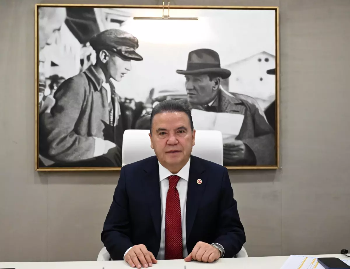 Muhittin Böcek, Ali Mahir Başarır'a hediye edeceğini söyleyip daire istemiş