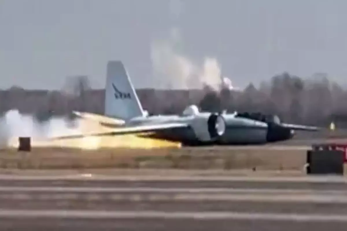 NASA araştırma uçağı alev alarak gövde üzerine iniş yaptı