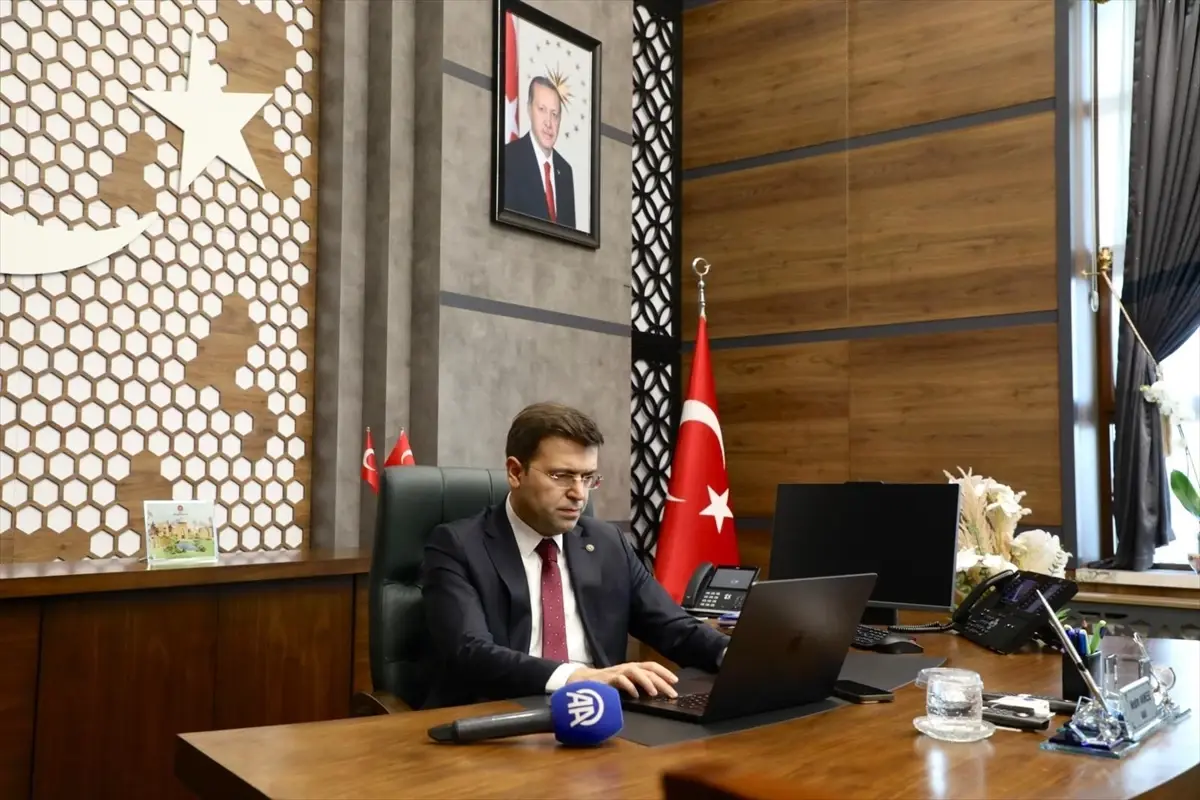 Niğde Valisi Akmeşe, AA'nın "Yılın Kareleri" oylamasına katıldı