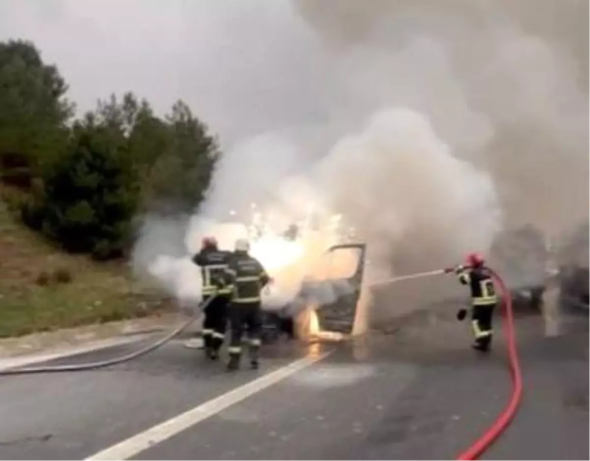 Osmaniye'de tarım işçilerini taşıyan minibüs yandı