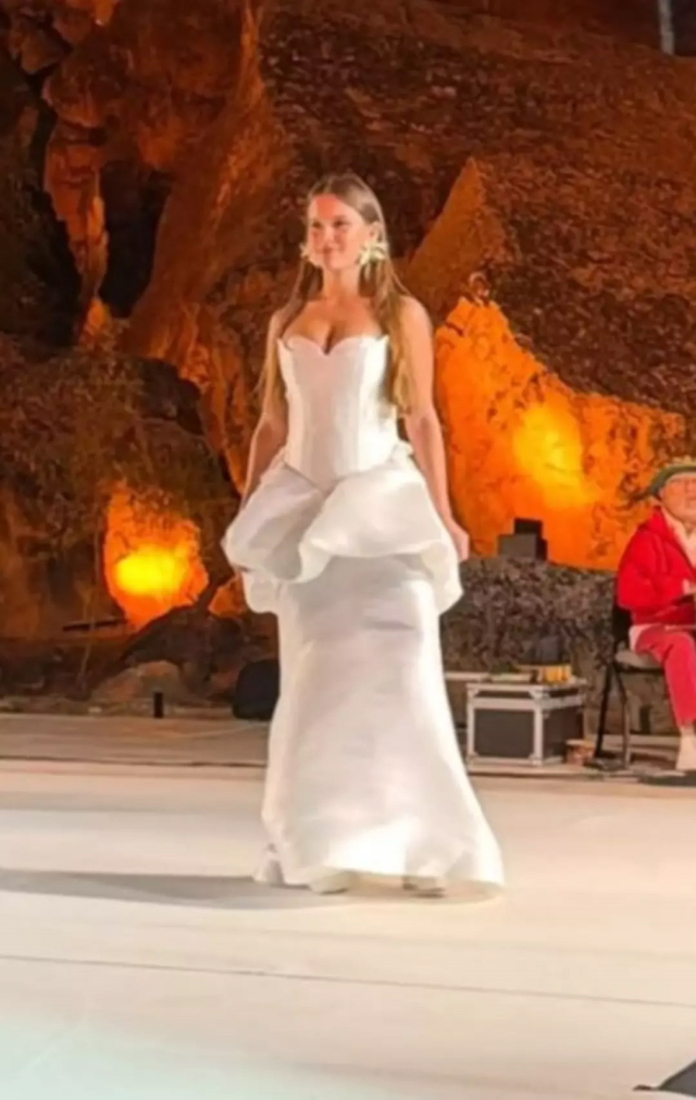 pinar altug un kizi 17 yasinda podyumdaki 19508130 9074 m