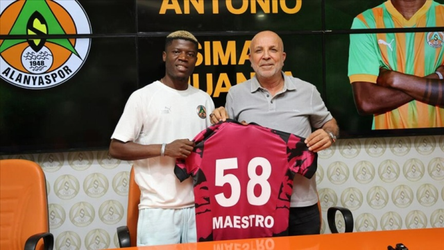 resmi aciklamanin eli kulaginda galatasaray dan 19506289 7963 m