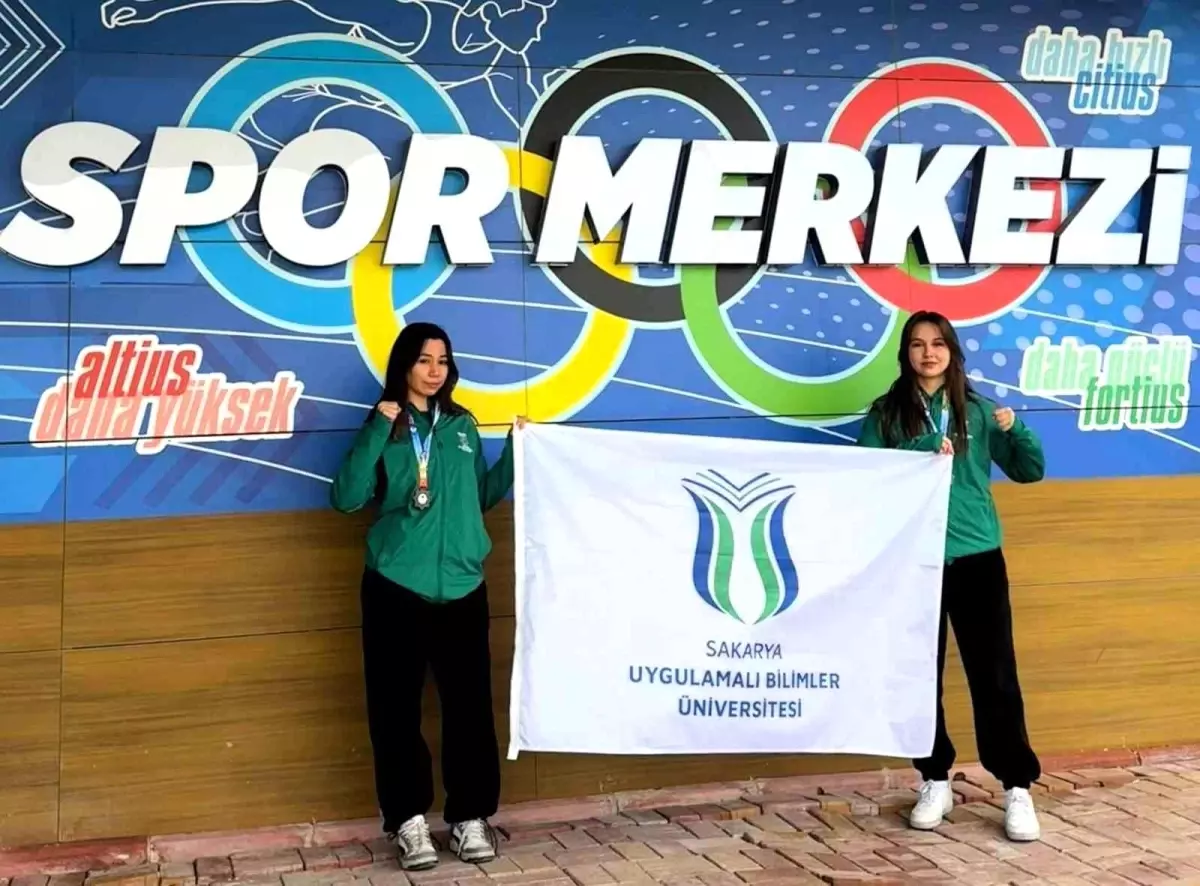 Sakaryalı öğrenciler ringden 2 madalya ile döndü