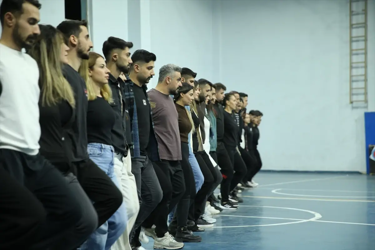 Siirt'te eğitimcilerden oluşan topluluk, kültürel değerleri halk oyunlarıyla sahneleyecek