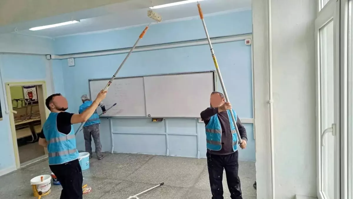 Sinop'ta yükümlülerden okullara bakım ve onarım desteği