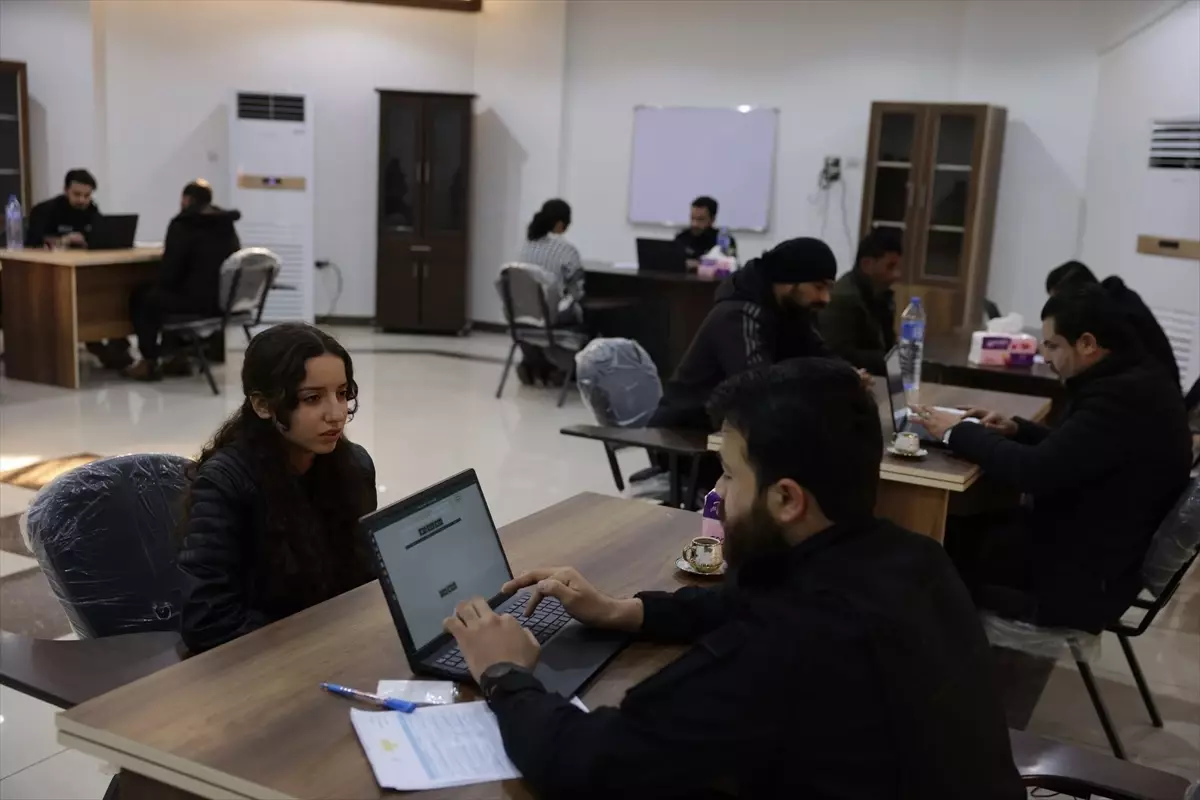 Suriye hükümetinin YPG'den kurtardığı Rakka'daki uzlaşı merkezinde yoğunluk sürüyor