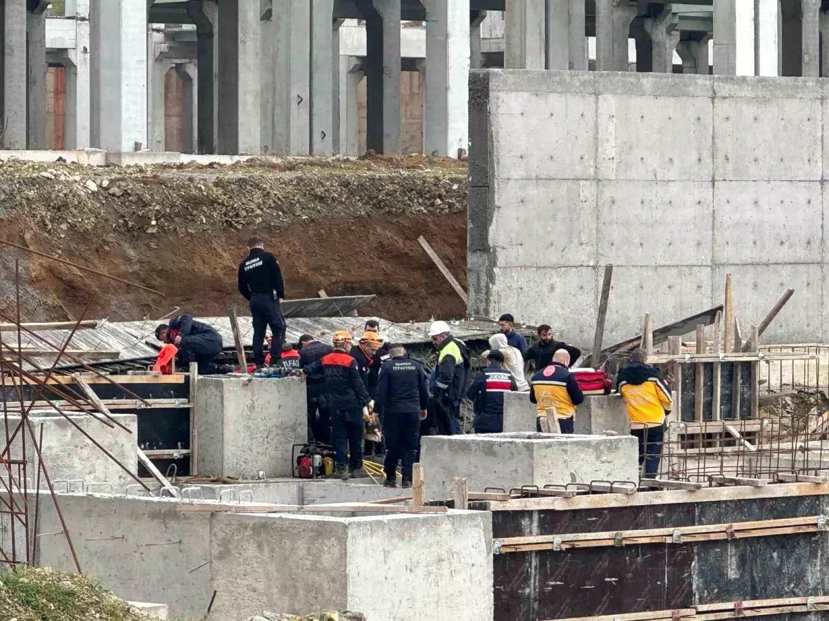 Tonlarca betonun altında kaldılar: 1 işçi öldü, 2'si sağ kurtarıldı