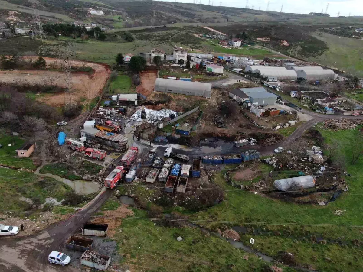 Tuzla'da geri dönüşüm deposunda yangın