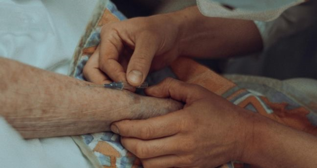 Zona hastalığı nedir, bulaşıcı mı? Zona hastalığı neden olur, belirtileri neler?