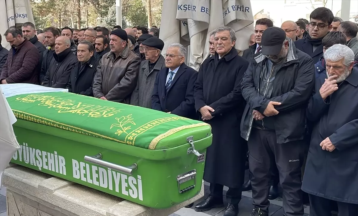 11. Cumhurbaşkanı Abdullah Gül, Kayseri'de yengesi Firdes Gül'ün cenaze törenine katıldı