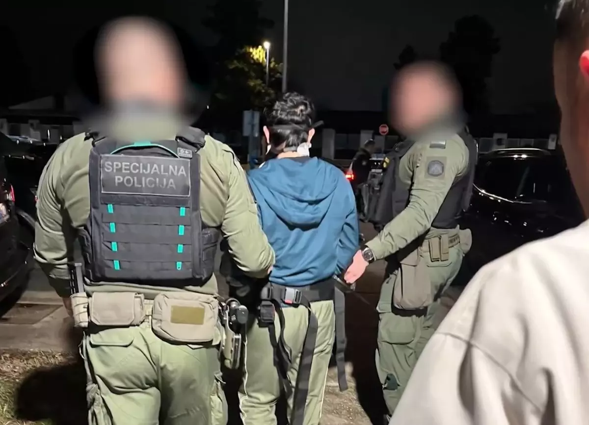 13'ü kırmızı bültenle aranan 14 suçlu, yurda getirildi