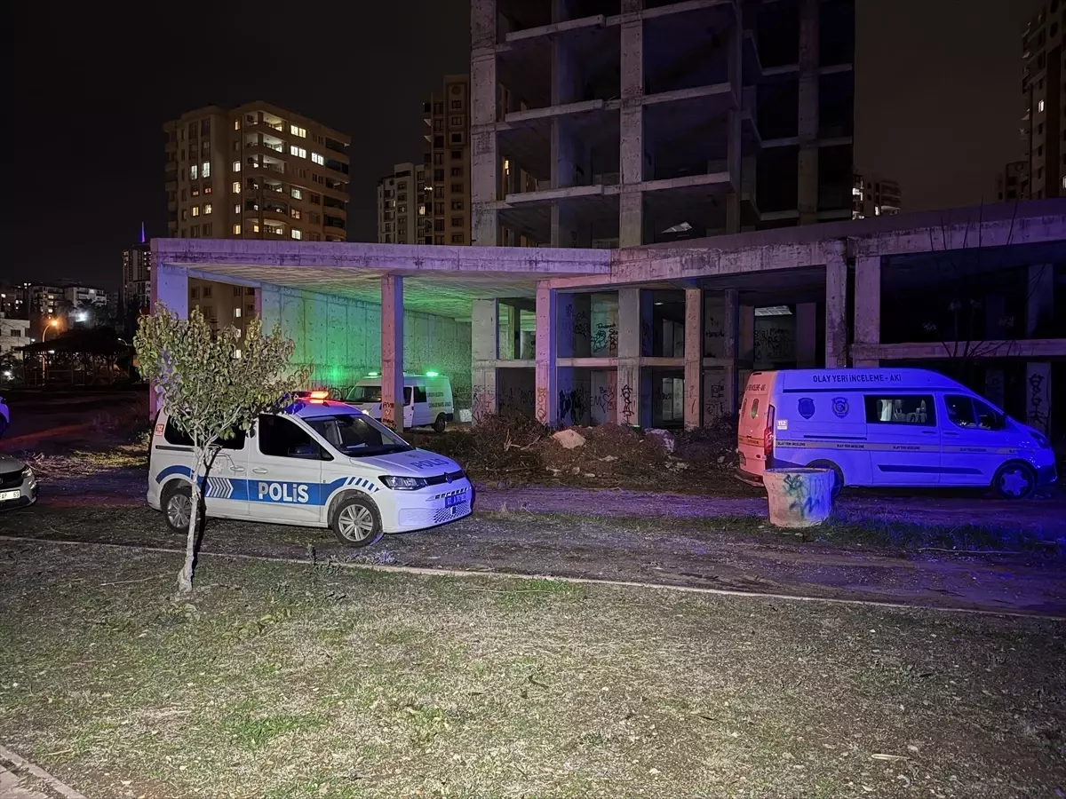 Adana'da metruk inşaatın ikinci katından düşen kişi hayatını kaybetti