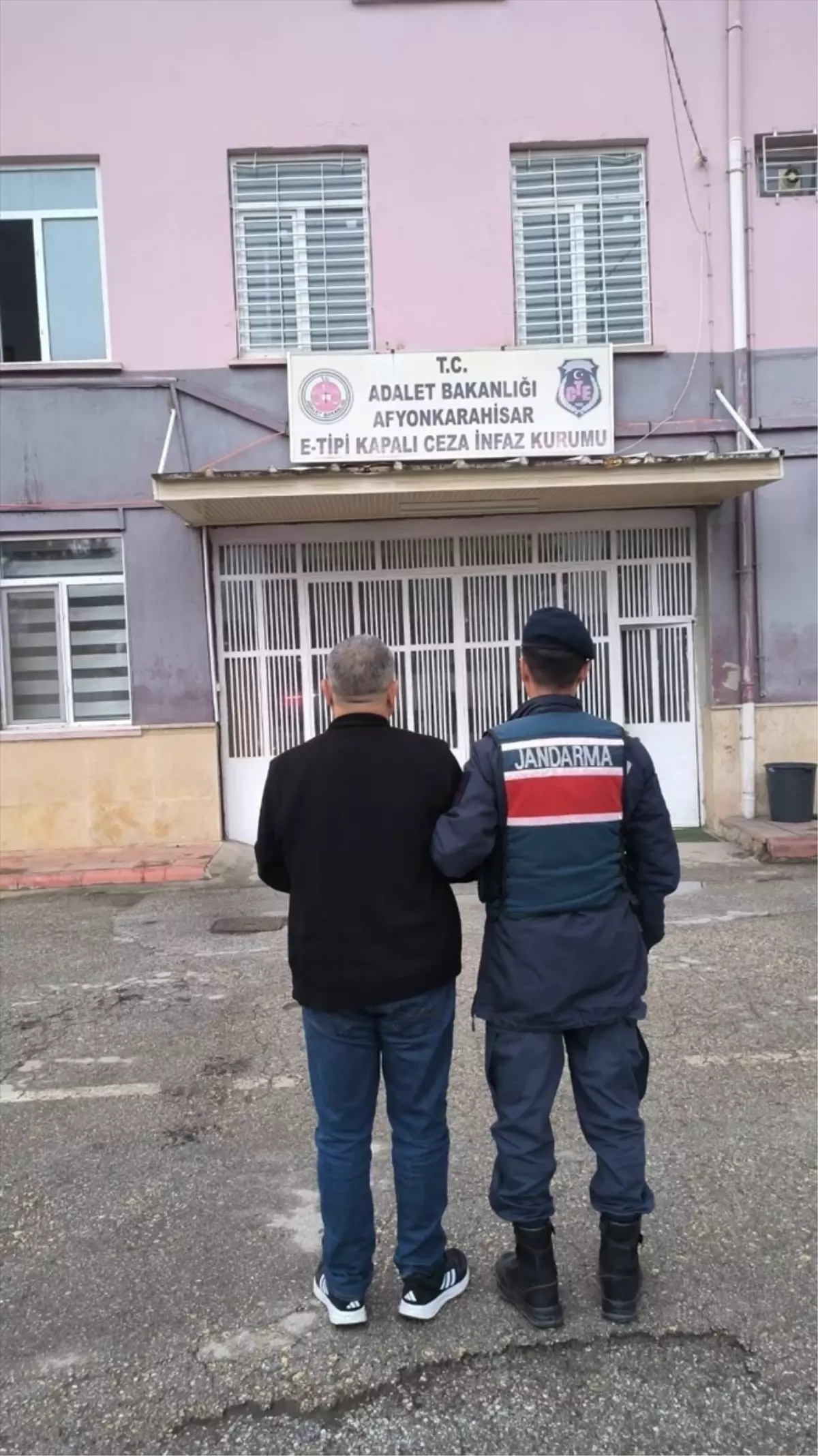 Afyonkarahisar'da uyuşturucu operasyonunda yakalanan şüpheli tutuklandı