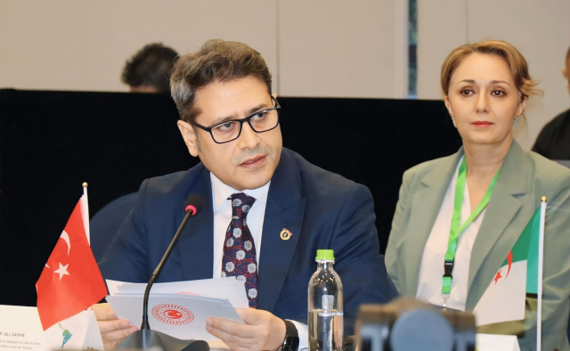 Ali Şahin PARLATINO'da konuştu: Daha adil bir küresel düzen mümkündür Ali Şahin PARLATINO'da konuştu: Daha adil bir küresel düzen mümkündür