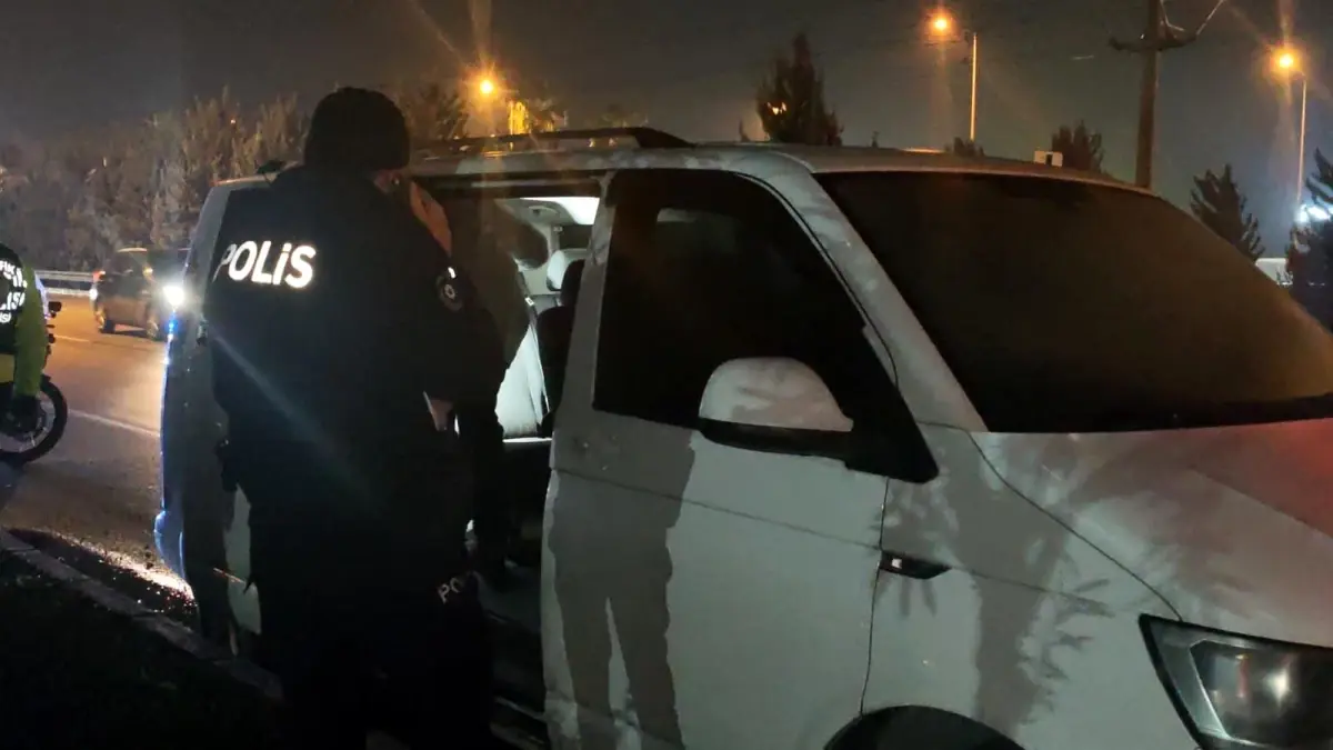 Antalya'da bir kişi park halindeki araçta ölü bulundu