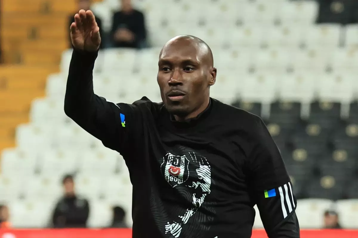 Atiba Hutchinson, yıldız golcüyü Beşiktaş'a getirtiyor