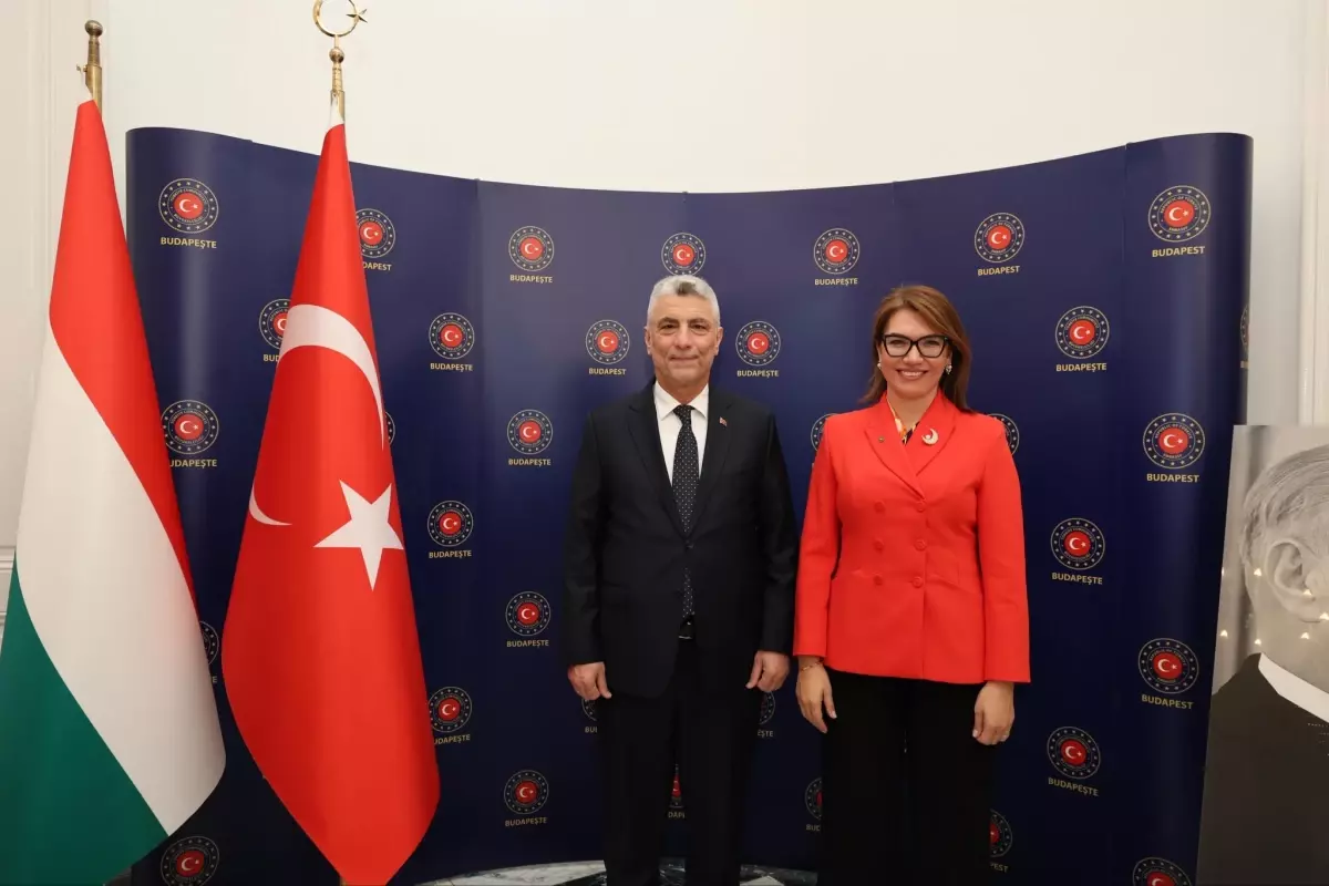 Bakan Bolat, Türkiye'nin Budapeşte Büyükelçiliği'ni ziyaret etti