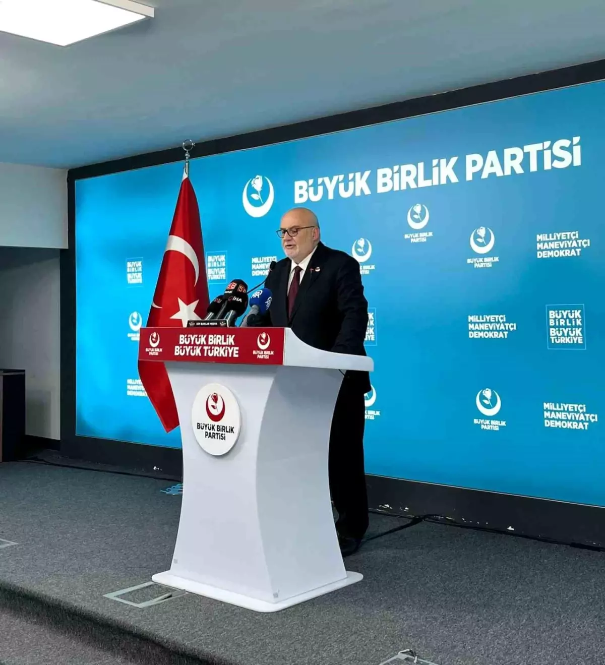 BBP Genel Sekreteri Yelis: "Milletimize 33 yıldır hizmet etmiş olmanın verdiği gurur ve mutluluğu yaşıyoruz"