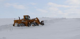 Bingöl'ün Karlıova ilçesinde kardan kapanan köy ve mezra yollarının tamamı ulaşıma açıldı
