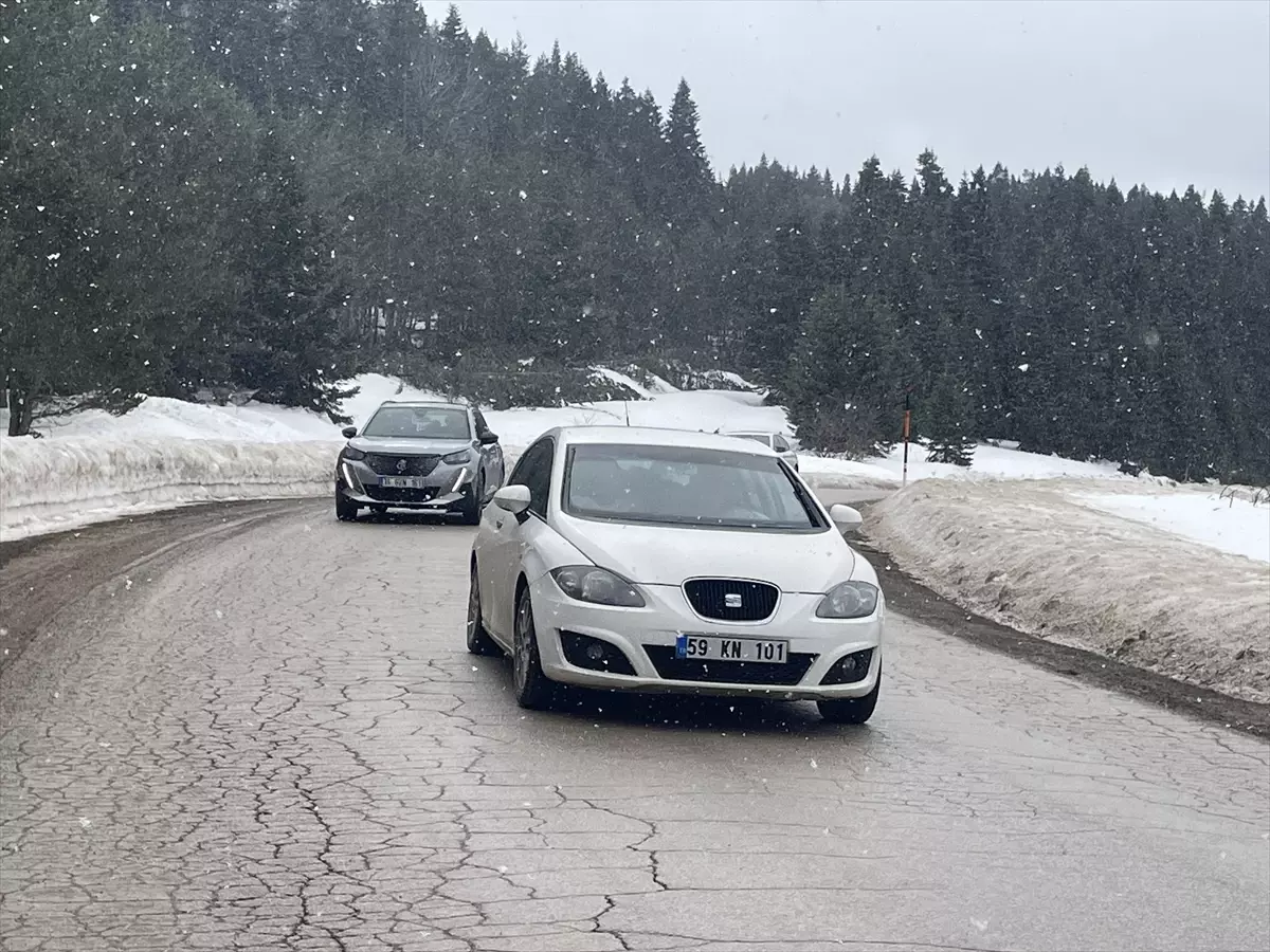 Bolu'nun yüksek kesimlerinde kar yağışı başladı