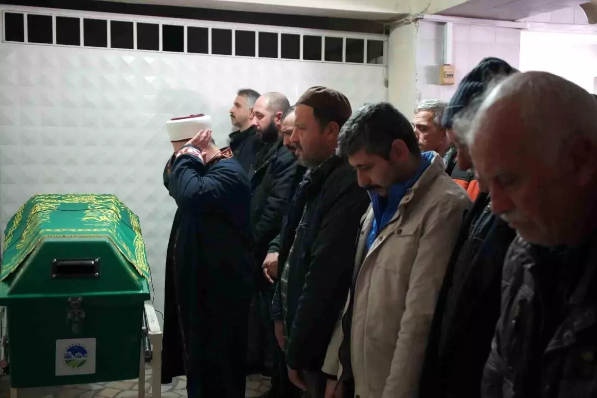 Bulgaristan'daki kazada hayatını kaybeden tır sürücüsü, Sakarya'da defnedildi