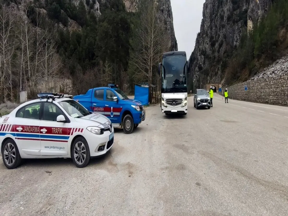 Burdur'da 1 haftada 381 araç ve sürücüsüne idari ceza uygulandı