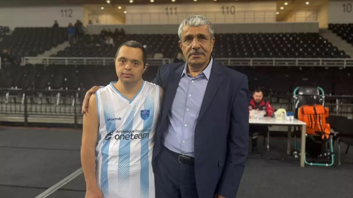 Down sendromlu basketbolcular farkındalık için parkeye çıktı