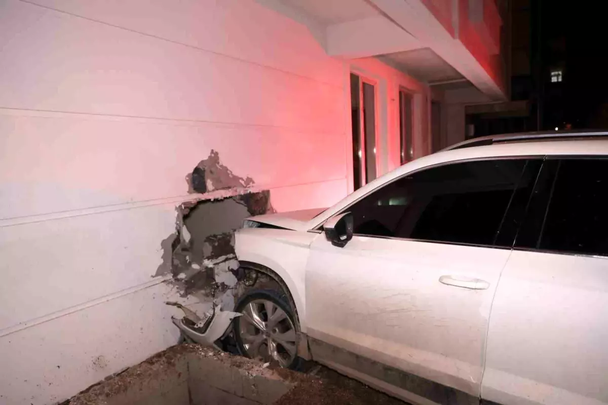 'Dur' ihtarına uymadı, kaza yapınca durmak zorunda kaldı