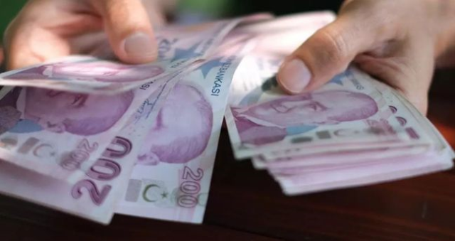 Emeklilere bayramda bir maaş ikramiye mi verilecek? Emekli bayram ikramiyesi 1 maaş mı olacak? SSK, Bağ-Kur ve Emekli Sandığı bayram ikramiyeleri...