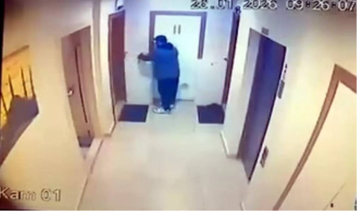 Esenyurt'ta sitedeki yardım kutusunu çalan şüpheli kamerada