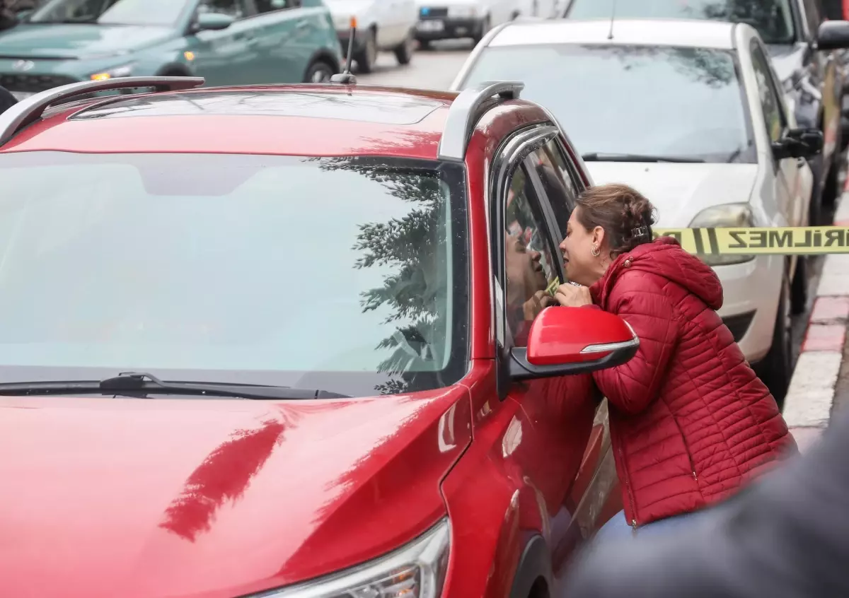 Eşinin ölü bulunduğu aracın camına vurup, 'Ne olur kalk aşkım' diyerek gözyaşı döktü
