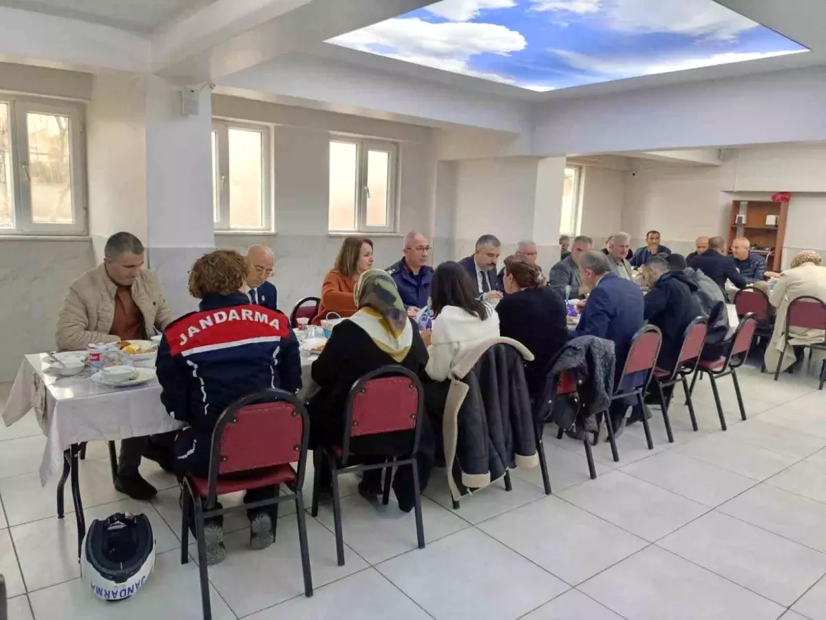 Eskişehir'de gönül köprüsü: Şehit yakınları ve gaziler huzurevinde ağırlandı