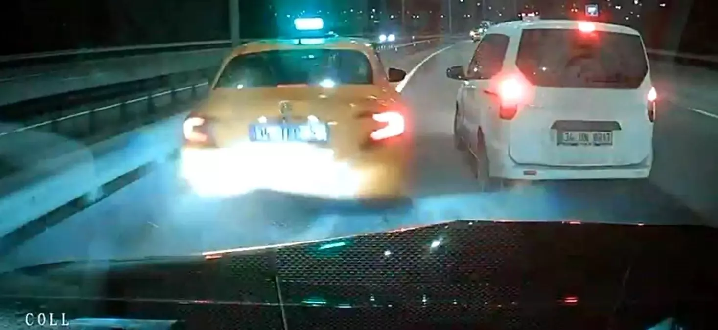 Eyüpsultan'da iki sürücünün inatlaşması zincirleme kaza ile bitti