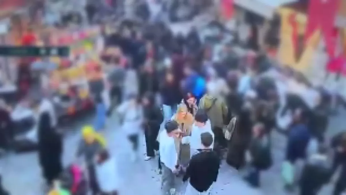 Fatih'te hanutçu tartıştığı Çinli turisti darbetti