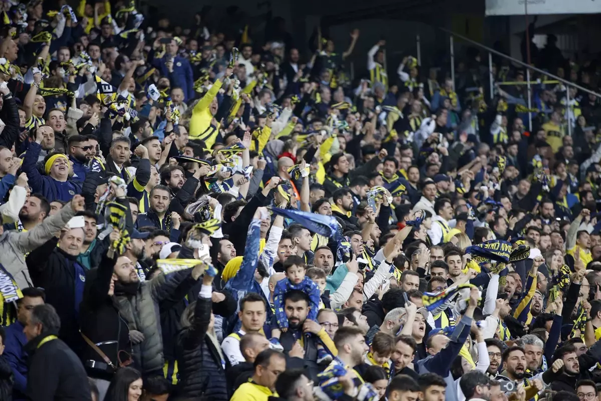Fenerbahçe'ye kötü haber! Kadrodan çıkarıldı