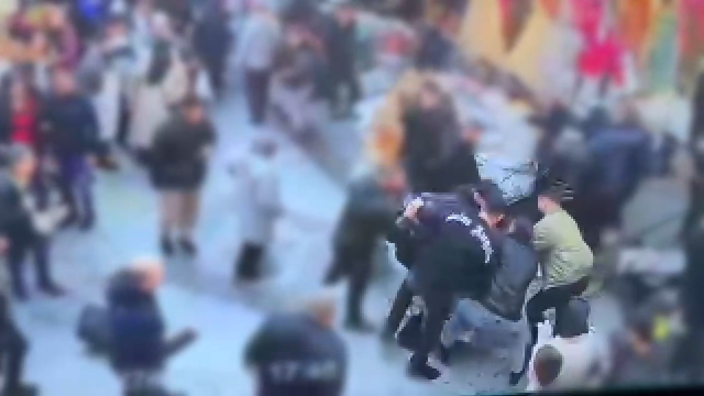 Image from Istanbul's historic district! Kicked and punched the tourist