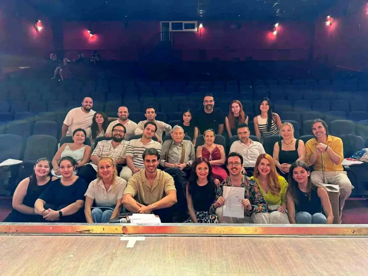 Haldun Dormen'in son prodüksiyonu, Sahne Tozu Tiyatrosu'nda yaşamaya devam ediyor