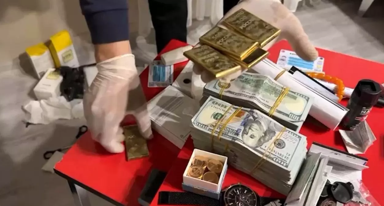 Iğdır'da altın satma vaadiyle vatandaşları dolandıran 4 kişi yakalandı