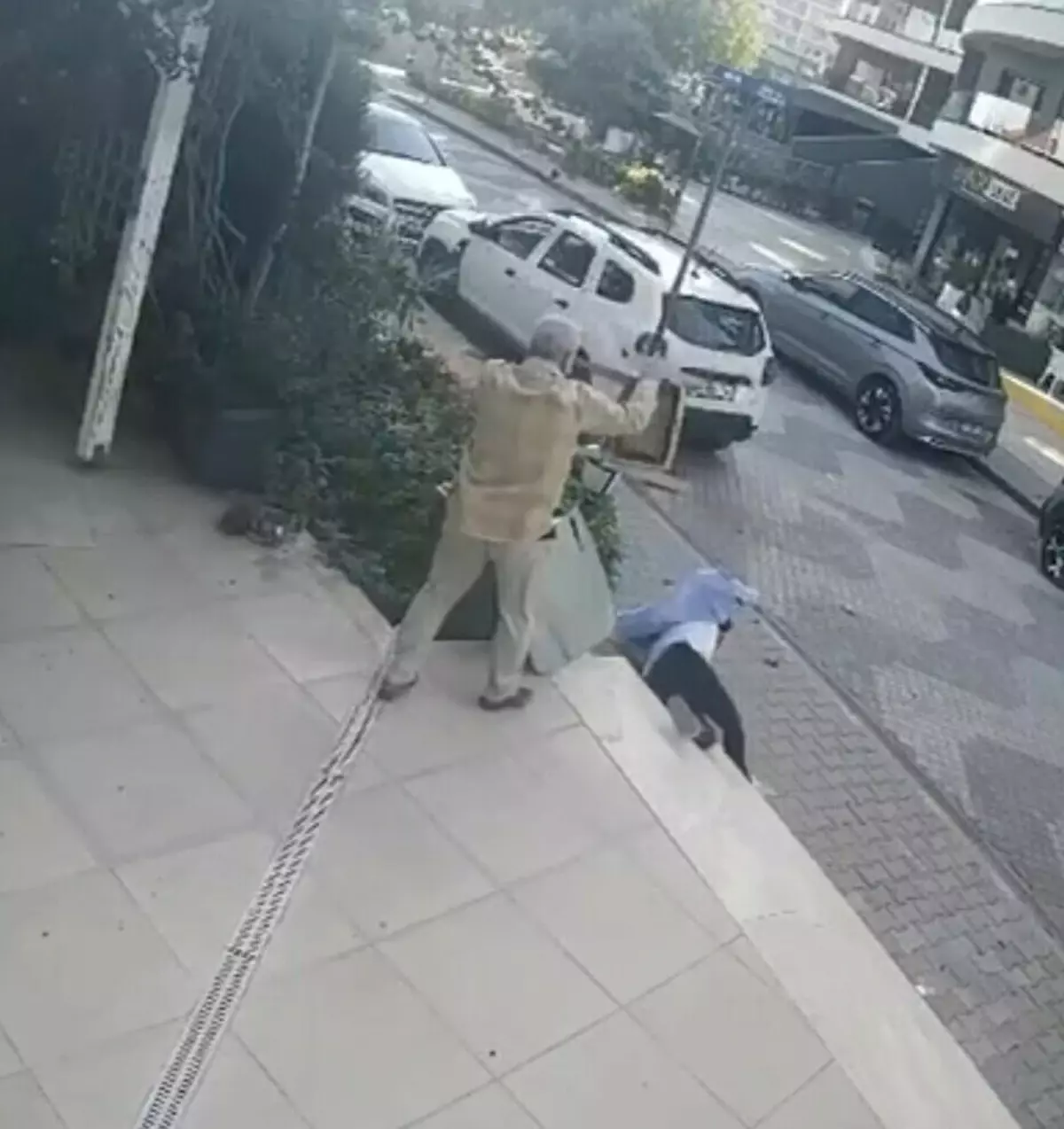 İzmir'de kadın ortağını darbedip yaralayan sanığa indirimli 2,5 yıl hapis ve tahliye