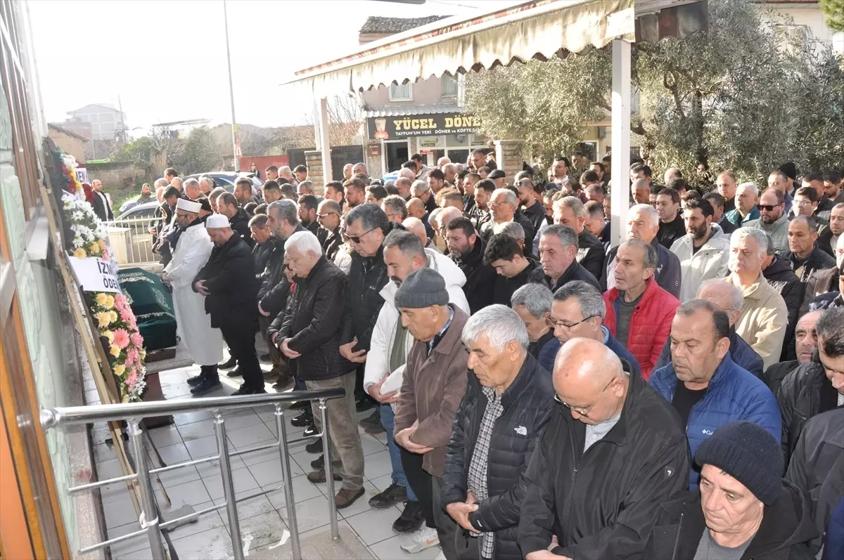 İzmir'deki trafik kazasında ölen avukatın cenazesi defnedildi
