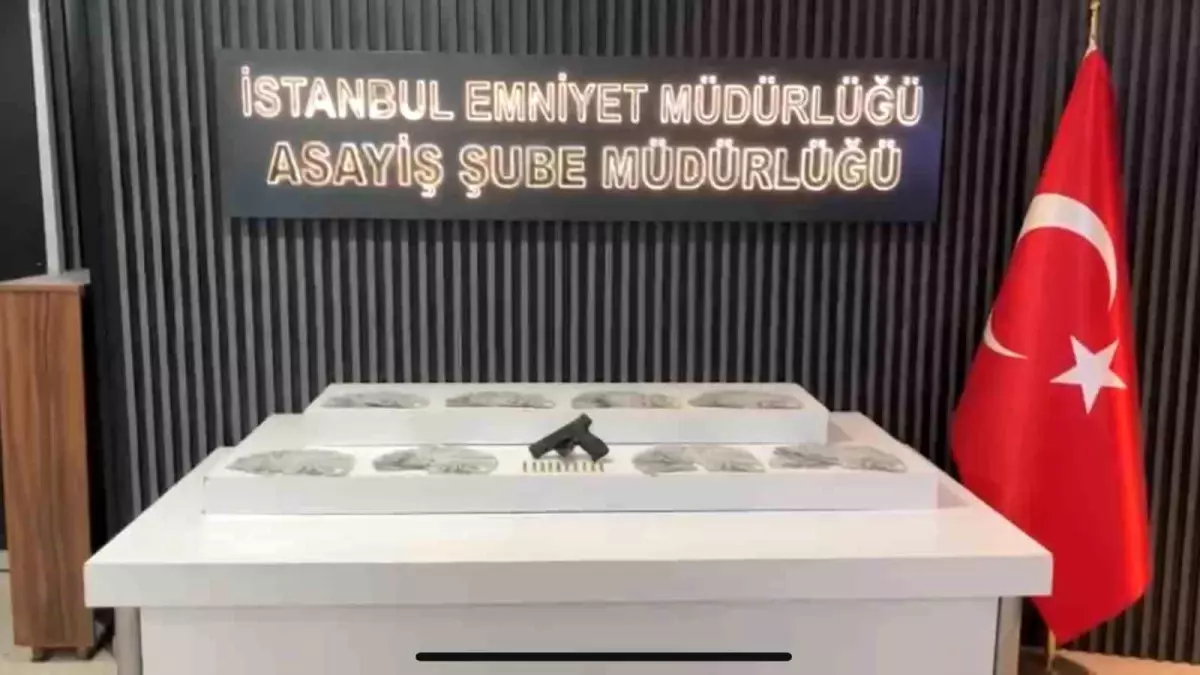 Kadıköy'de emekli öğretmeni 117 bin dolar dolandıran 4 kişi tutuklandı