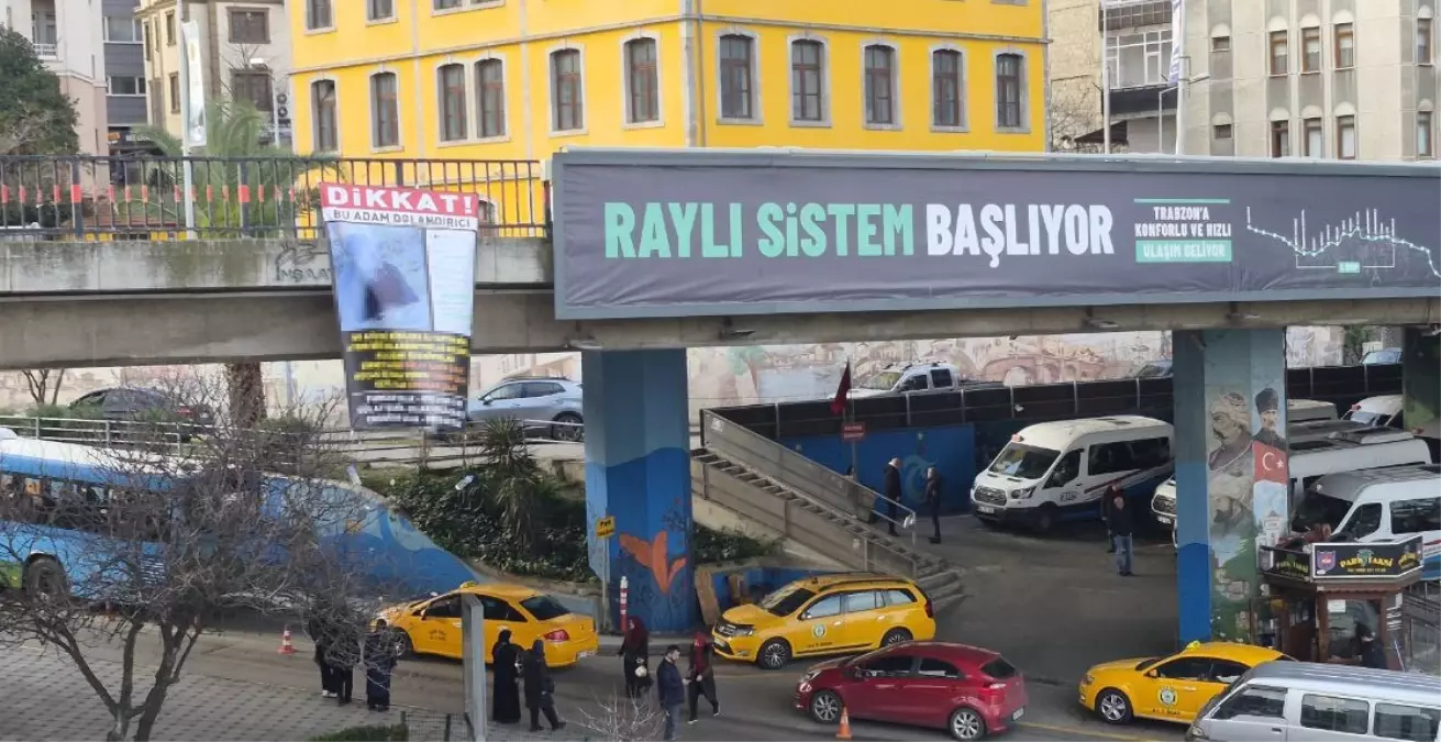 Kendisini dolandırdığını öne sürdüğü kişileri afişle teşhir etti