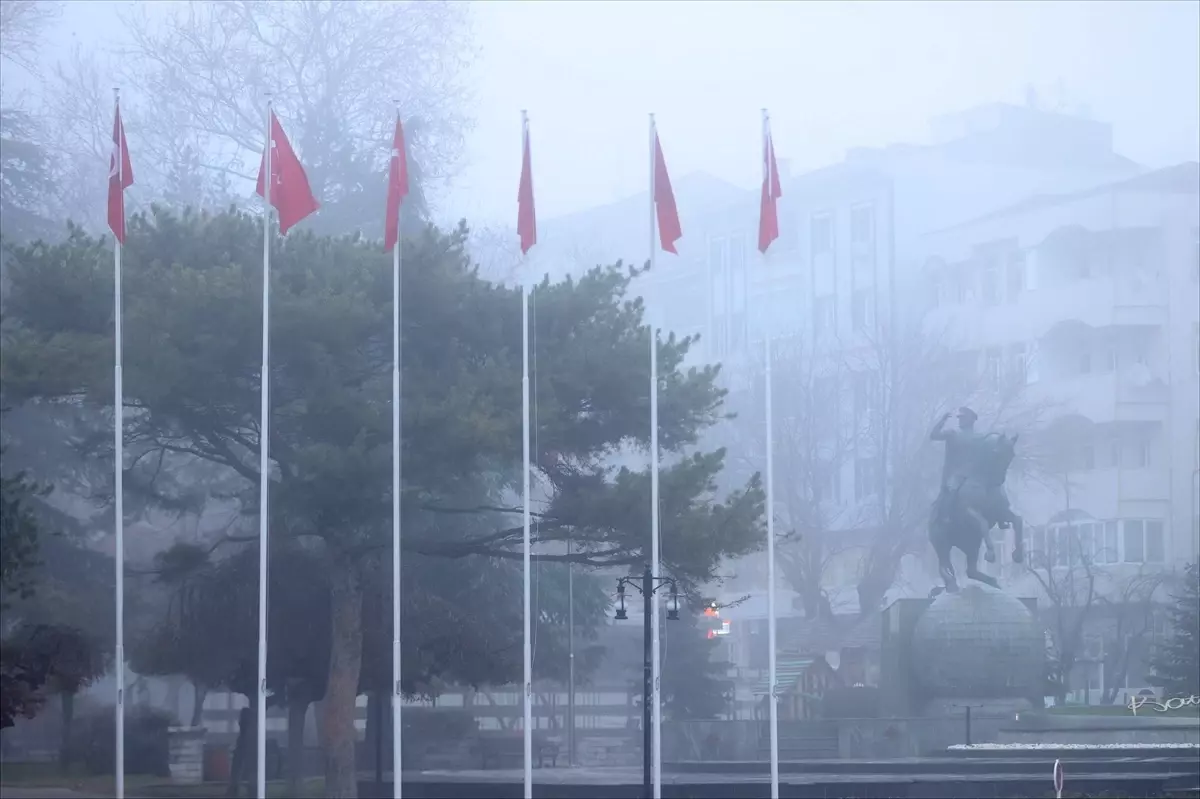 Kırklareli'nde sis etkili oldu