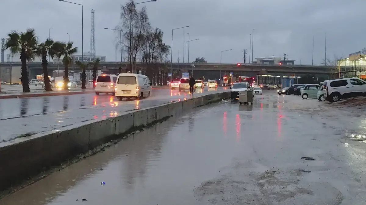 Mardin'de Sağanak Yağış Hayatı Olumsuz Etkiledi